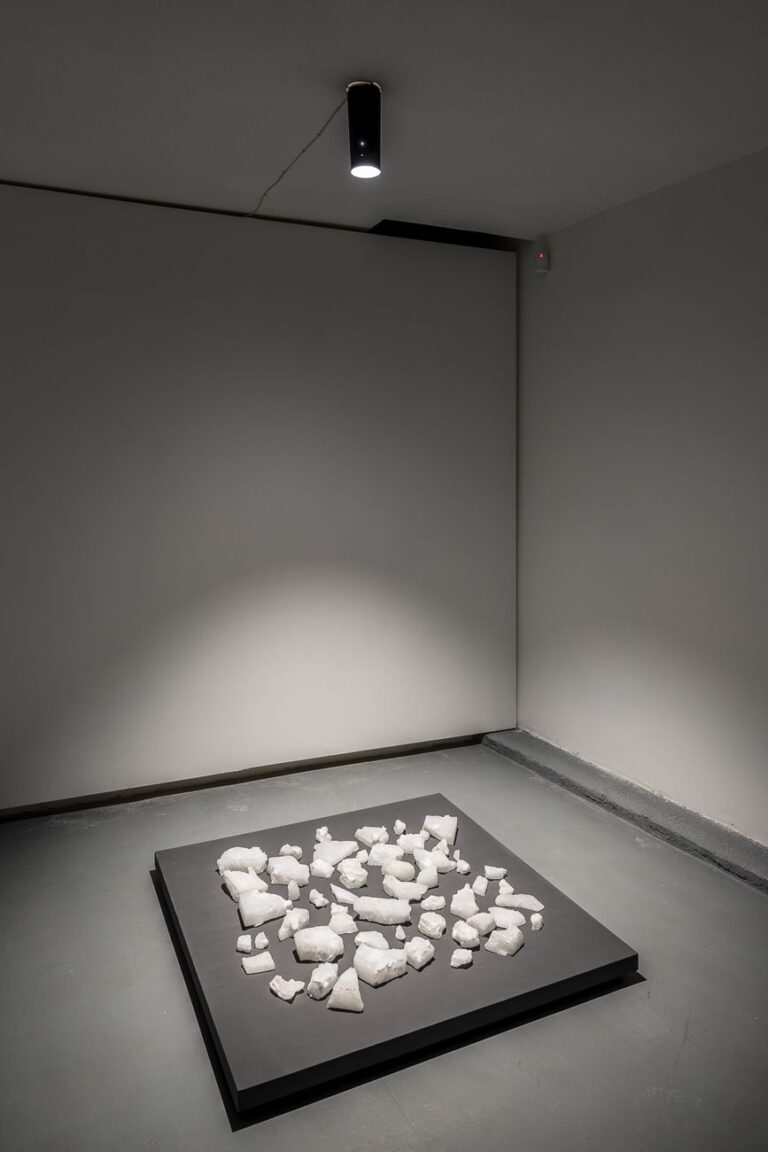 Cosimo Veneziano. Rompi la finestra e ruba i frammenti! Installation view at AlbumArte, Roma 2018