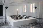Elin Shirreff, Salone Banca di Bologna di Palazzo De' Toschi, veduta dell'allestimento. Foto di Carlo Favero. Courtesy dell'artista e Sikkema Jenkins & Co., New York