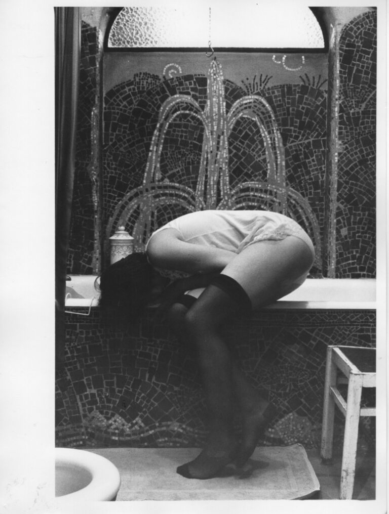 Friedl Kubelka 1946 – Pin-up, 1973/1974 Signed and dated on verso Black and white photograph 23,8 x 17,9 cm, Copyright the Artist. Courtesy of Richard Saltoun Gallery