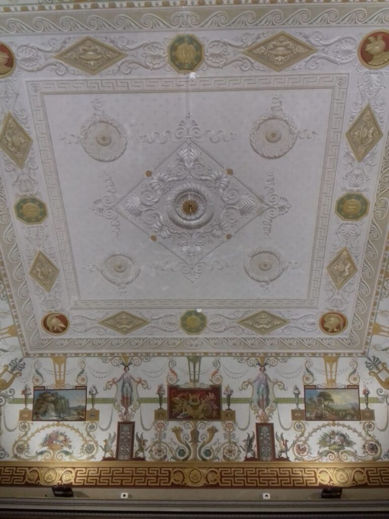 Il soffitto affrescato della Biblioteca Nazionale Vittorio Emanuele III di Napoli