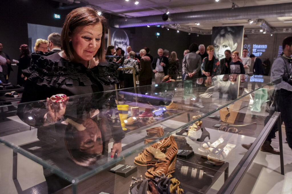 Heaven or Hell? Il Cube Design Museum di Kerkrade mette in mostra scarpe da sogno