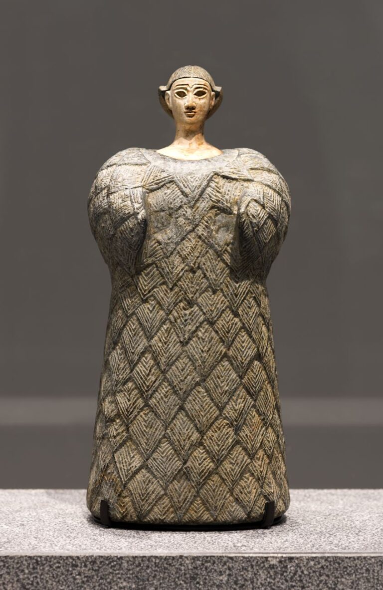Louvre Abu Dhabi – The First Villages, Bactrian Princess © Louvre Abu Dhabi. Photo Marc Domage