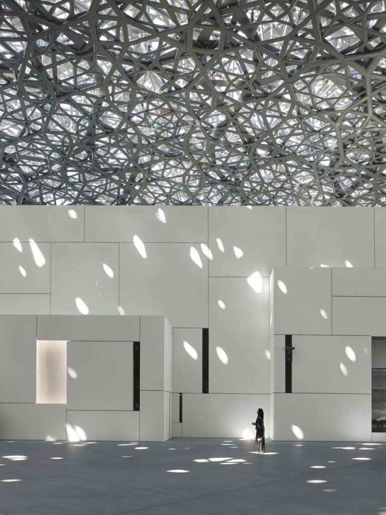 Louvre Abu Dhabi - Interior view © Louvre Abu Dhabi. Photo Roland Halbe