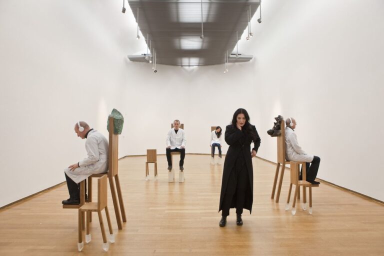 Marina Abramovic, The Abramovic Method. Performance at PAC, Milano 2012. Photo Laura Ferrari