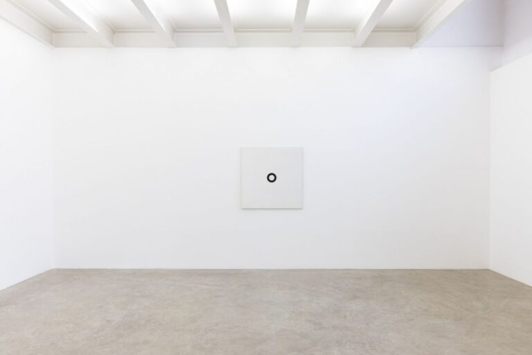 Olivier Mosset. Installation view at Massimo De Carlo, Milano 2018