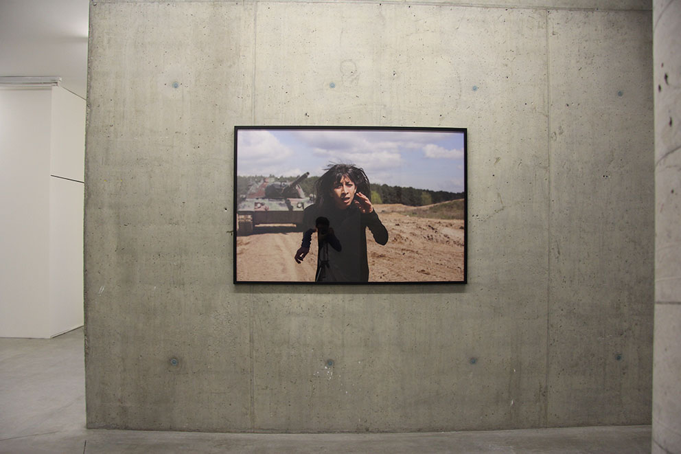 Regina José Galindo, La Sombra, 2017. Documenta14, Installation view. Courtesy l'artista e prometeogallery di Ida Pisani, Milano Lucca