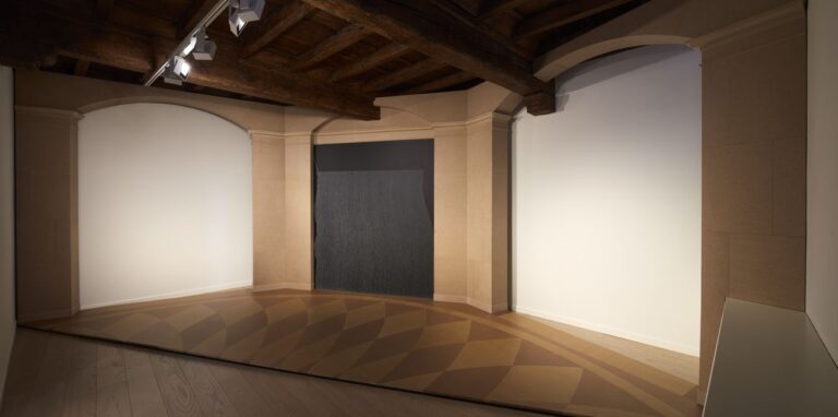 Sol LeWitt. Between the Lines. Installation view at Fondazione Carriero, Milano 2017. Photo Agostino Osio. Courtesy Fondazione Carriero, Estate of Sol LeWitt