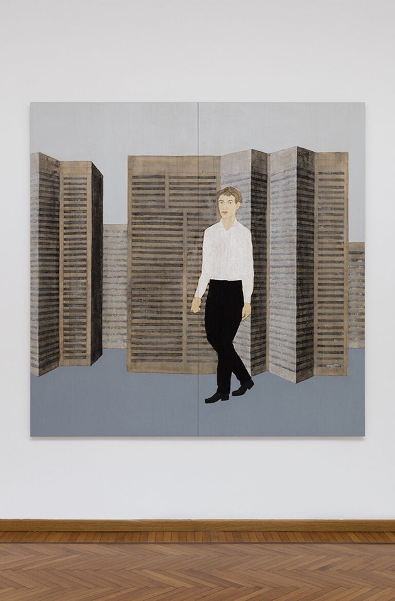 Stephan Balkenhol, Man in front of skyscraper, 2017. Courtesy Galleria Monica De Cardenas, Milano. Photo credit Andrea Rossetti