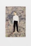 Stephan Balkenhol, Man on map, 2017. Courtesy Galleria Monica De Cardenas, Milano. Photo credit Andrea Rossetti