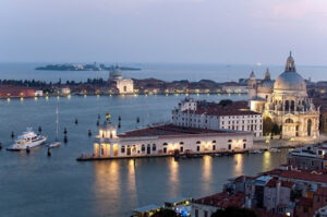 La nuova stagione di Palazzo Grassi a Venezia. Da Gilbert & George a un nuovo Grand Tour