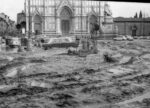 Gian Piero Frassinelli, Piazza Santa Croce il giorno successivo all'Alluvione, Firenze 1966, Courtesy l'autore