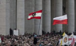 La folla dei fedeli durante l'Ultimo Angelus di Papa Benedetto XVI, 2013, Courtesy Archivio ANSA