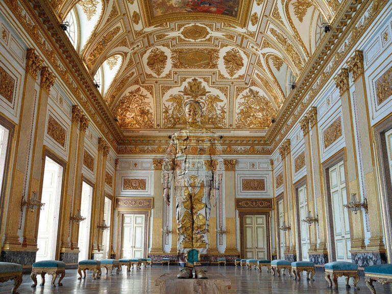 Liu Bolin, Hiding in Italy - Sala del Trono, Reggia di Caserta, 2017, Stampa a getto d'inchiostro, 90x120/68x90 cm, Edition: 1/6, Courtesy: Boxart, Verona