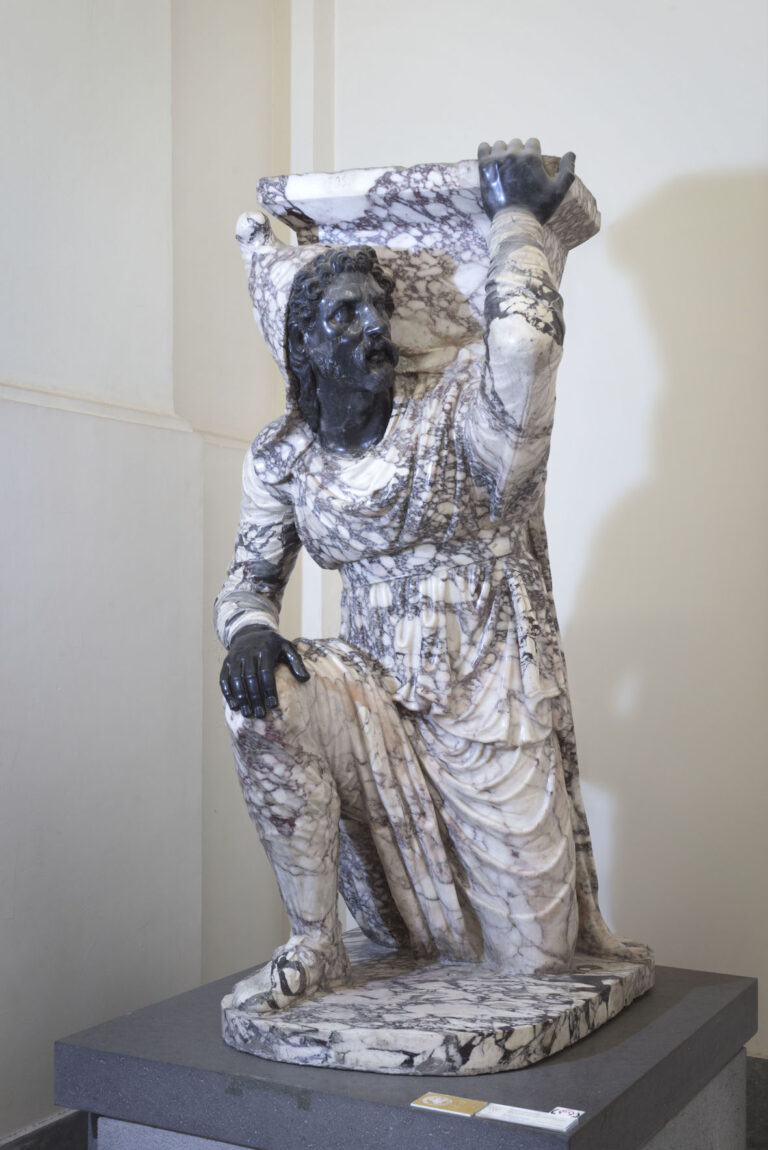 Statua di Barbaro inginocchiato, dagli Orti Farnesiani, Napoli, Museo Archeologico Nazionale © ph Claudio Sabatino