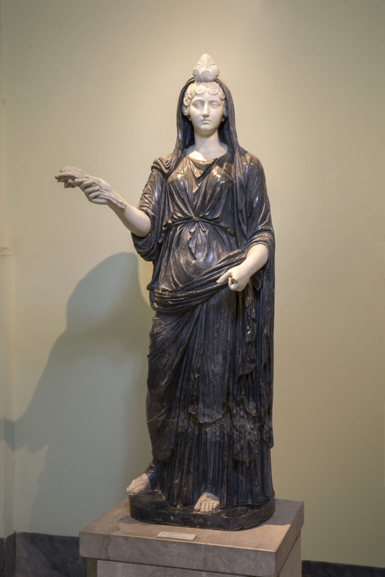 Statue di Iside-Fortuna, dagli Orti Farnesiani, Napoli, Museo Archeologico Nazionale, © ph Claudio Sabatino