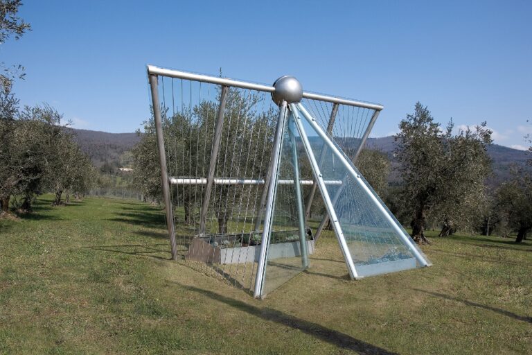 Sandro Veronesi, Andrea M.N. Mati, La serra dei Poeti, parco di Villa Celle, Santomato, Pistoia © Fattoria di Celle – Collezione Gori, ph. Serge Domingie