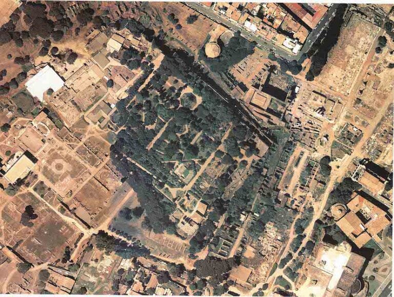 Veduta aerea del Palatino BiASA- Biblioteca di Archeologia e Storia dell’Arte, Fondo Rodolfo Lanciani, Roma