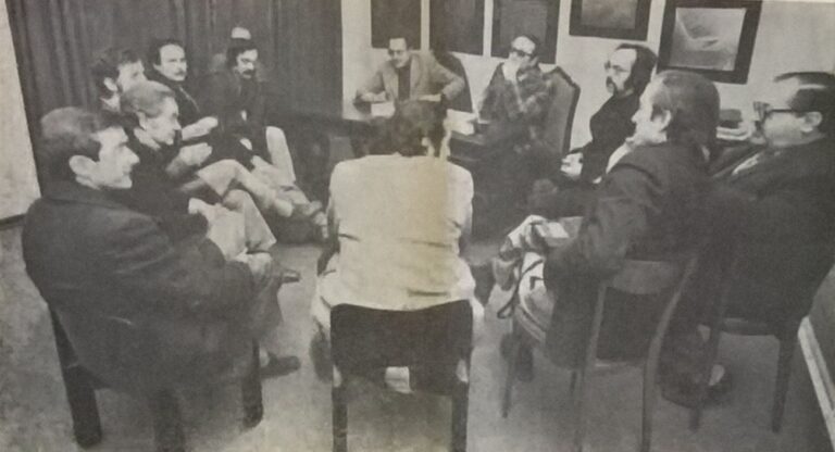 Artisti abruzzesi alla galleria “Il Quadrivio” per il dibattito condotto dal critico Carlo Melloni. Gazzetta di Pescara, 11 marzo 1973. Photo G. Jammarrone, courtesy P. Jammarrone