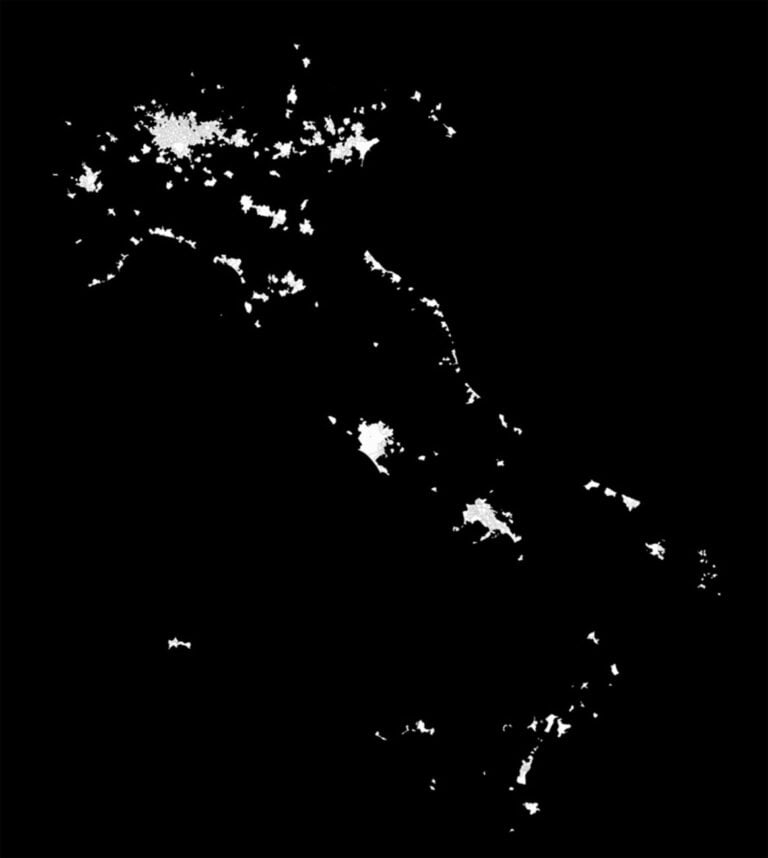 Dove vive metà della popolazione italiana. Elaborazione di Lorenzo Gasparini, Dataset contenente i dati territoriali e demografici dei Comuni italiani aggiornati al 01-01-2015. Elaborazione Ancitel su dati Istat. Fonte www.ilpaesenero.it