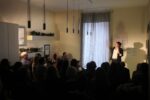 Emanuele Arrigazzi in Groppi d’amore nella scuraglia di Tiziano Scarpa. Appartamento Lago, Brera, Milano 2018