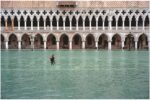 Fulvio Roiter, Acqua alta in Piazzetta San Marco, 2002 © Fondazione Fulvio Roiter