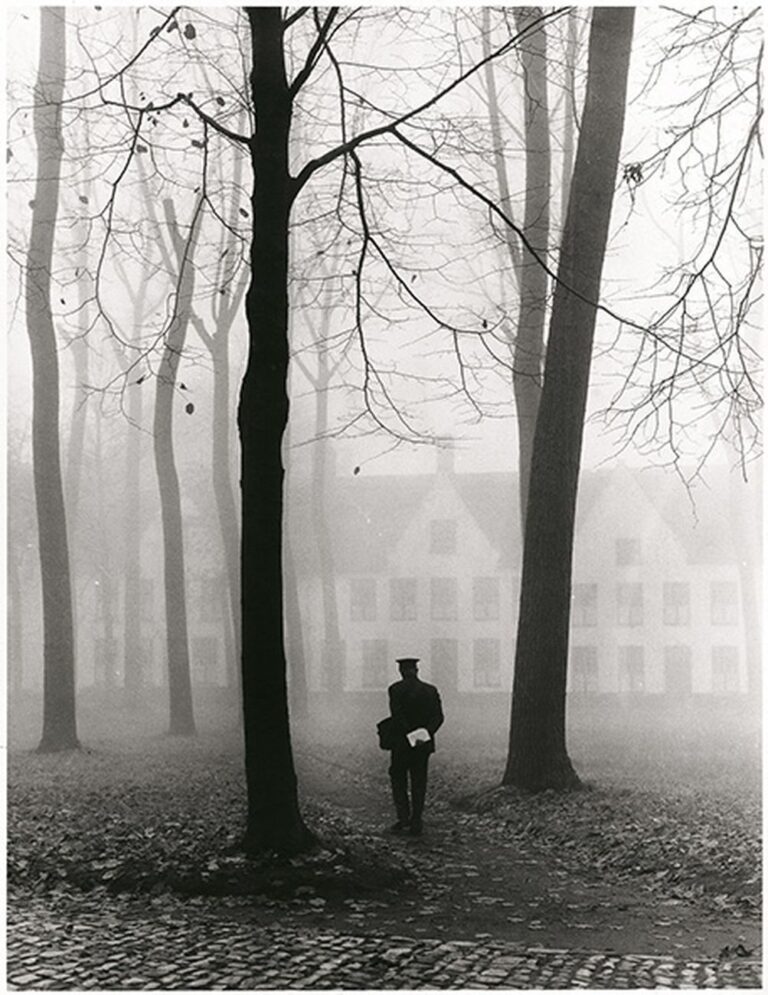 Fulvio Roiter, Bruges (Belgio), Il beguinage, 1960 © Fondazione Fulvio Roiter