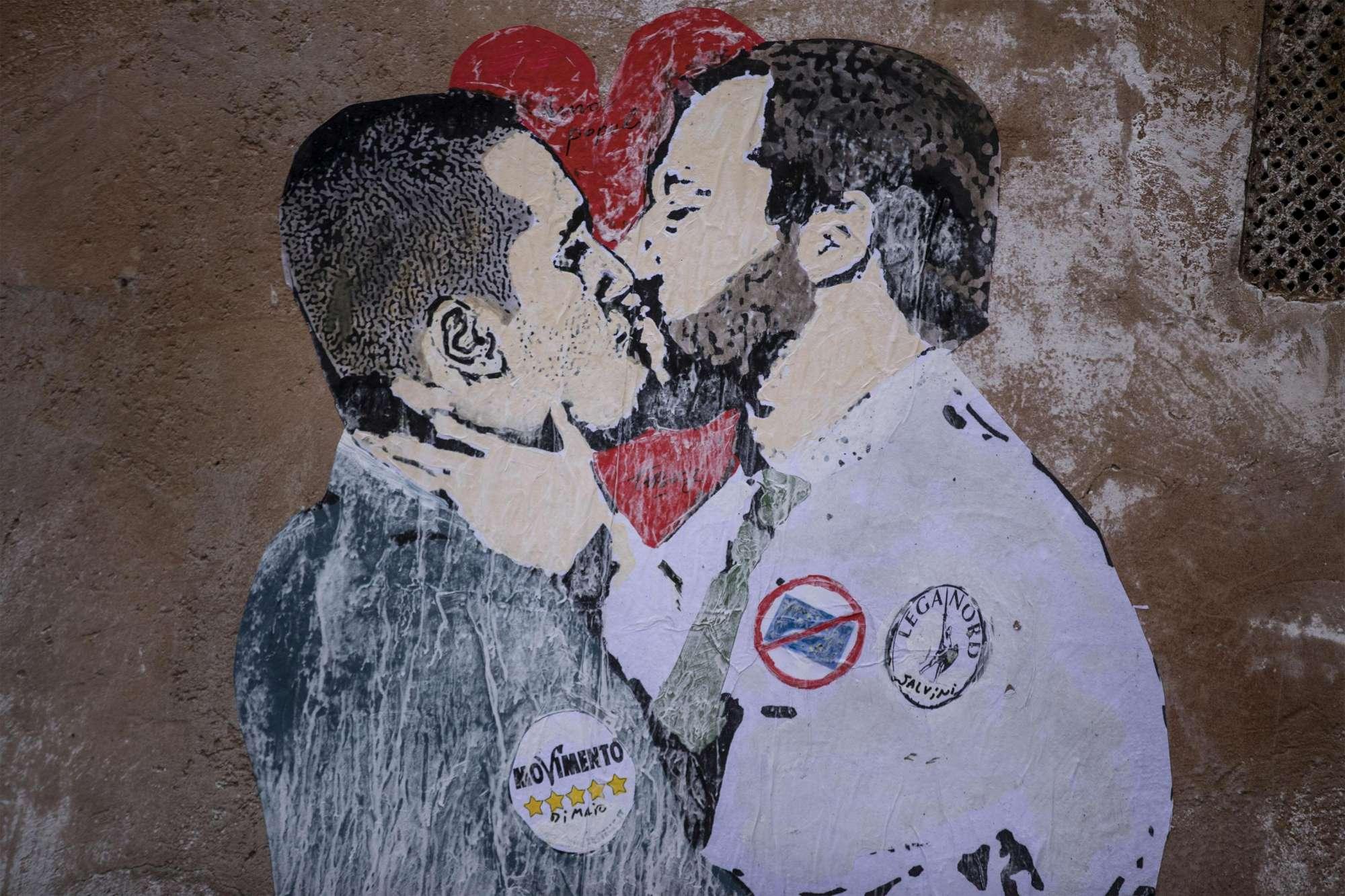 Risultati immagini per murales salvini e di maio che si baciano