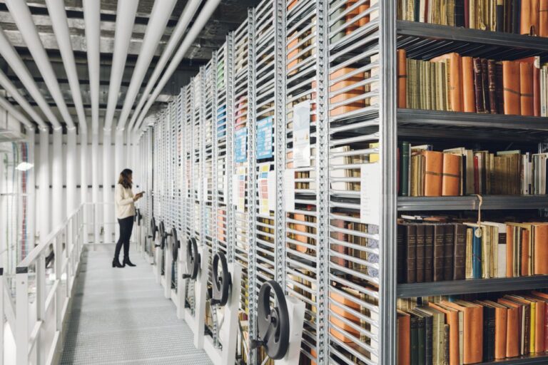 L'archivio della Fondazione Feltrinelli a Milano