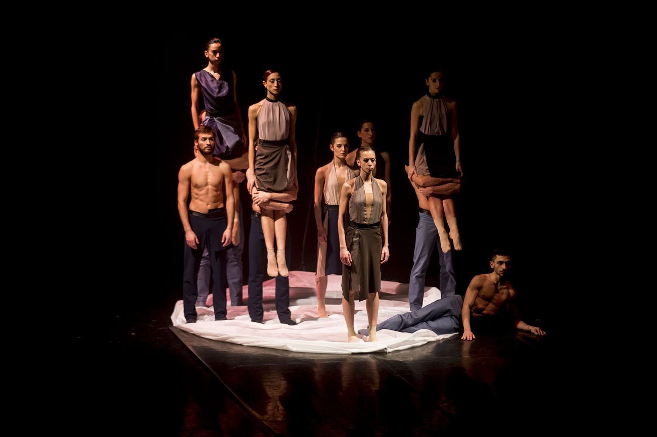 MM Contemporary Dance Company, Schubert Frames. Coreografia Enrico Morelli. Teatro Asioli, Correggio 2018. Photo Tiziano Ghidorsi