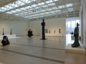 Tutta la scultura di Joan Mirò a Santander nel Centro Botín progettato da Renzo Piano. Le immagini