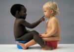 Oliviero Toscani, Bambini sul vasino. Campagna Benetton 1990