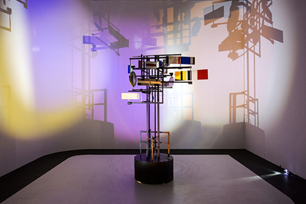 Artisti e robot. Una grande mostra a Parigi racconta l’arte delle macchine