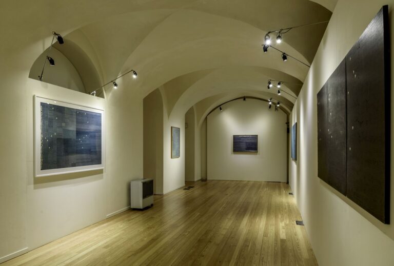 Alighiero Boetti. Perfiloepersegno. Exhibition view at Palazzo Mazzetti, Asti 2018. Photo © Enzo Bruno