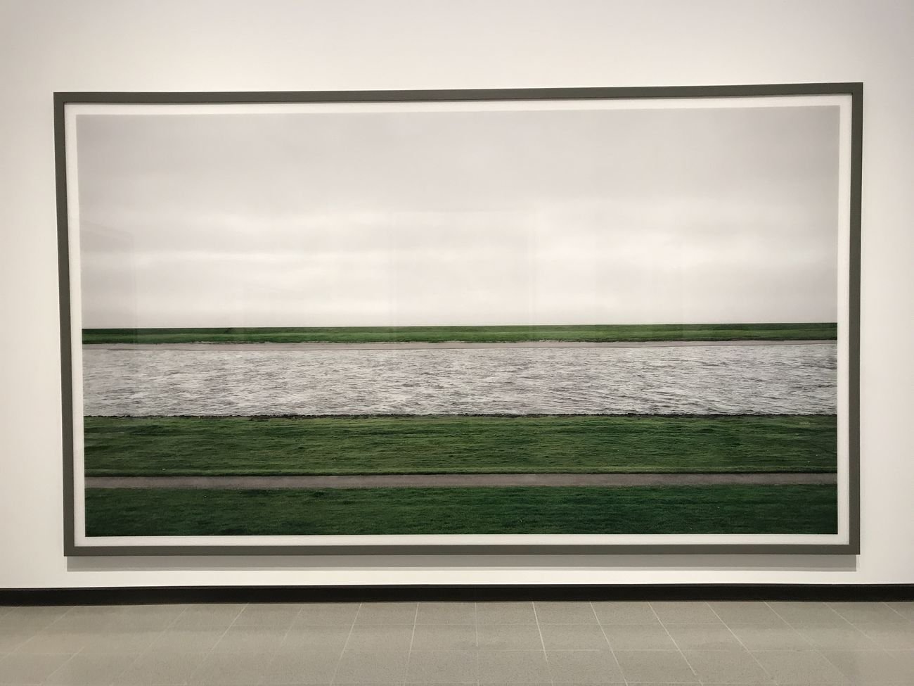 Andreas Gursky. Exhibition view at Hayward Gallery, Londra 2018