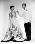 Audrey Hepburn in abiti Givenchy con William Holden sul set di Sabrina, 1954