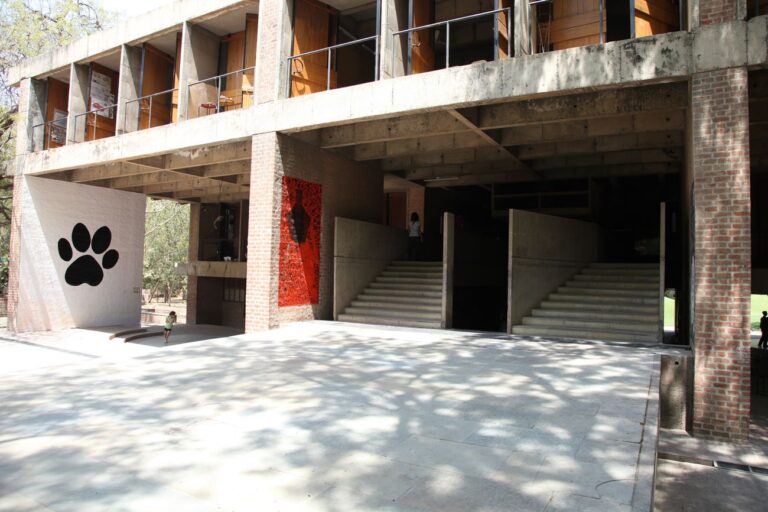 CEPT, la scuola di architettura, pianificazione urbanistica, design e tecnologia di Ahmedabad fondata da Doshi nel 1962, marzo 2011