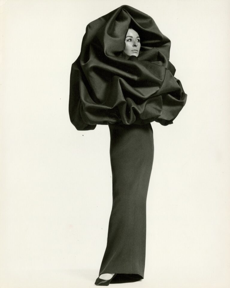 Cristobal Balenciaga abito Chou Gli Anni Cinquanta e la moda. Miti, riti e ossessioni lungo “Il filo nascosto”