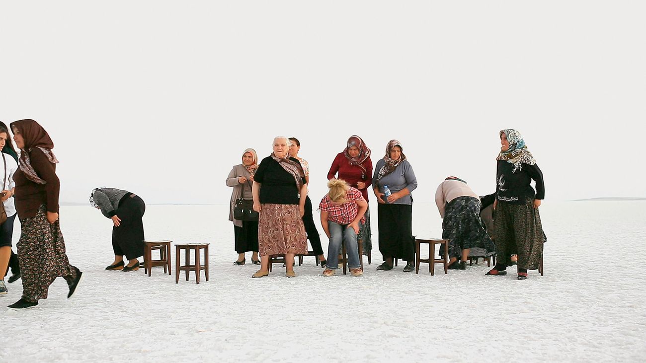 Fatma Bucak, Suggested place for you to see it, 2013. Still da video