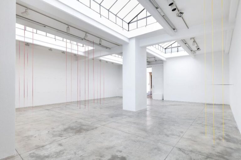 Fred Sandback. Exhibition view at Cardi Gallery, Milano 2018