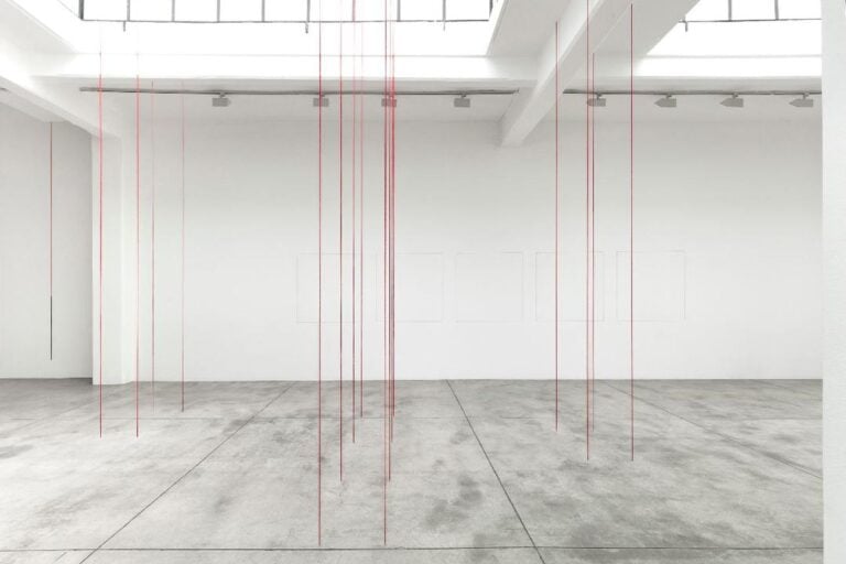 Fred Sandback. Exhibition view at Cardi Gallery, Milano 2018