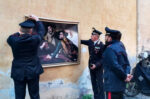 I Bari di Caravaggio rivisti da Sirante durante le operazioni di rimozione Silvio Berlusconi icona pop. La scena è sua, ancora una volta. Il commento dei media e dell’arte