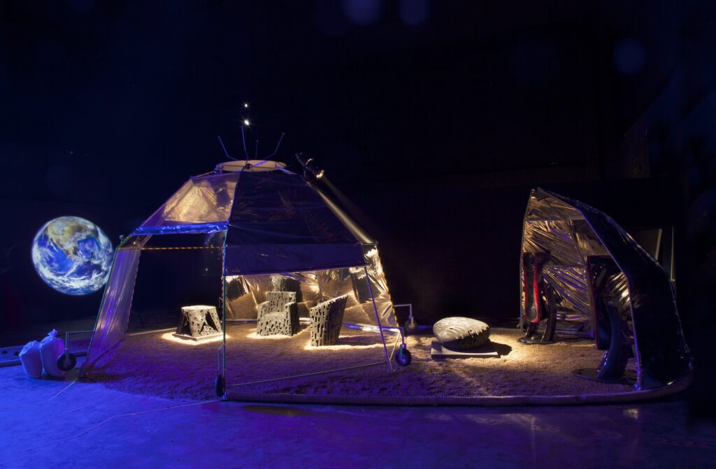 Una casa sulla Luna: 50 anni del marchio Driade in un racconto sui mobili del futuro
