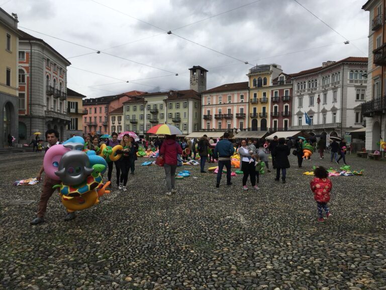 Il furto dei gonfiabili dellinstallazione Apolide di Oppy De Bernardo Locarno 2018 4 I gonfiabili di Oppy De Bernardo a Locarno. Storia di un attacco vandalico collettivo