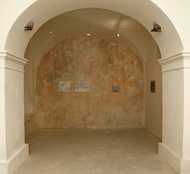 La mia Chieti (ovvero delle origini). Installation view con le opere di Angelo Mosca, Museolaboratorio - Ex Manifattura Tabacchi, Città Sant'Angelo, 2018. Courtesy Museolaboratorio. Photo Fausto Di Marco