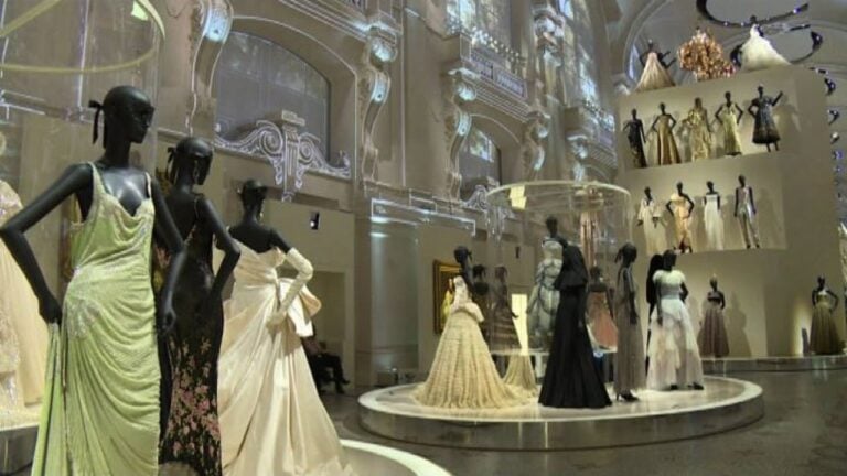 La storia di Dior in 300 abiti, mostra per i 70 anni della maison