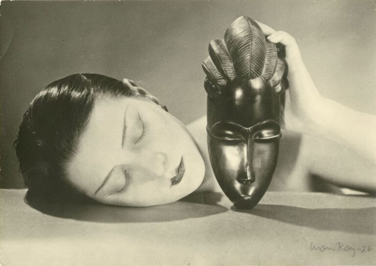 Man Ray, Noire et Blanche, 1926. Privatbesitz, Courtesy Galerie 1900 2000, Paris. © MAN RAY TRUST_Bildrecht, Wien, 2017-18