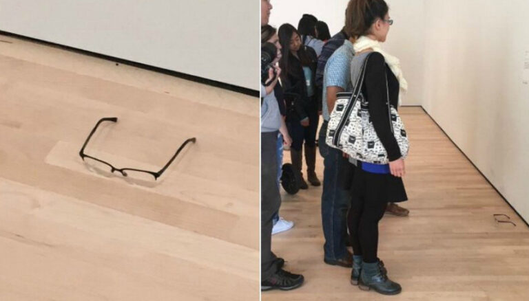 Occhiali per terra al MoMA di San Francisco. La burla di un ragazzino