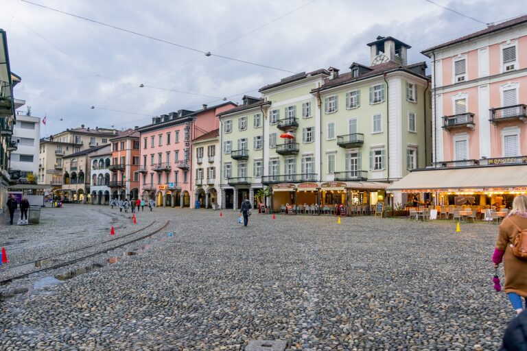 Piazza Grande Locarno 2018 ph. Edoardo Oppliger I gonfiabili di Oppy De Bernardo a Locarno. Storia di un attacco vandalico collettivo