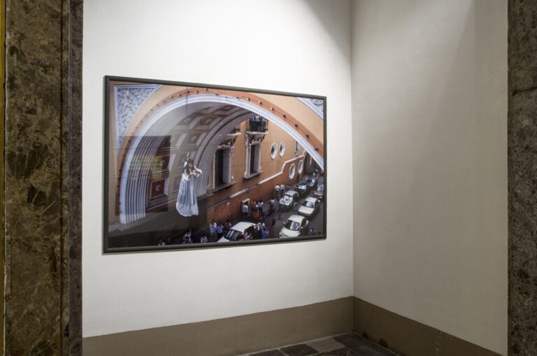 Regina José Galindo. Passaggi di stato. Reggia di Caserta, 2018. Photo The Knack Studio