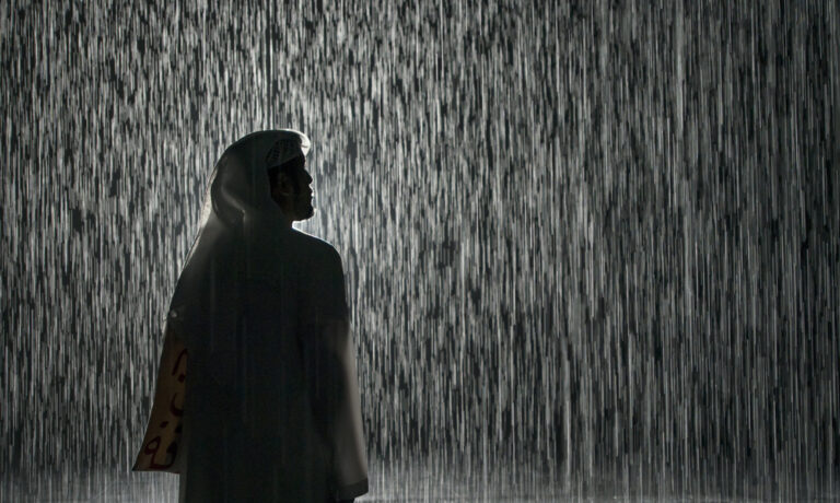 1 1 La Sharjah Art Foundation inaugura la Rain Room, installazione del collettivo Random International